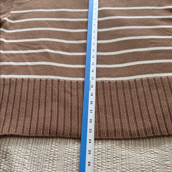 GAP Oversized Women's Tan and Cream Striped Crew Neck Sweater - Picture 4 of 8